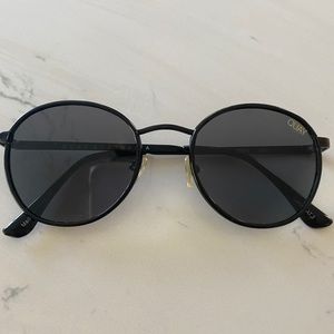 QUAY Australia Black round sunglasses